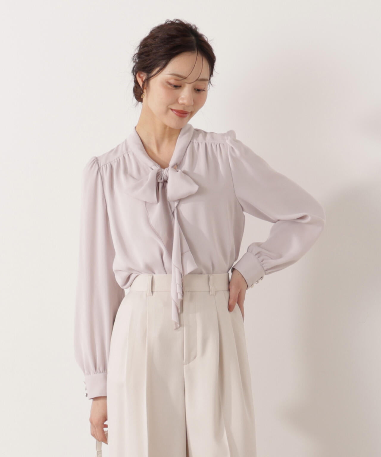 ＜ウォッシャブル＞ラッフルリボンブラウス