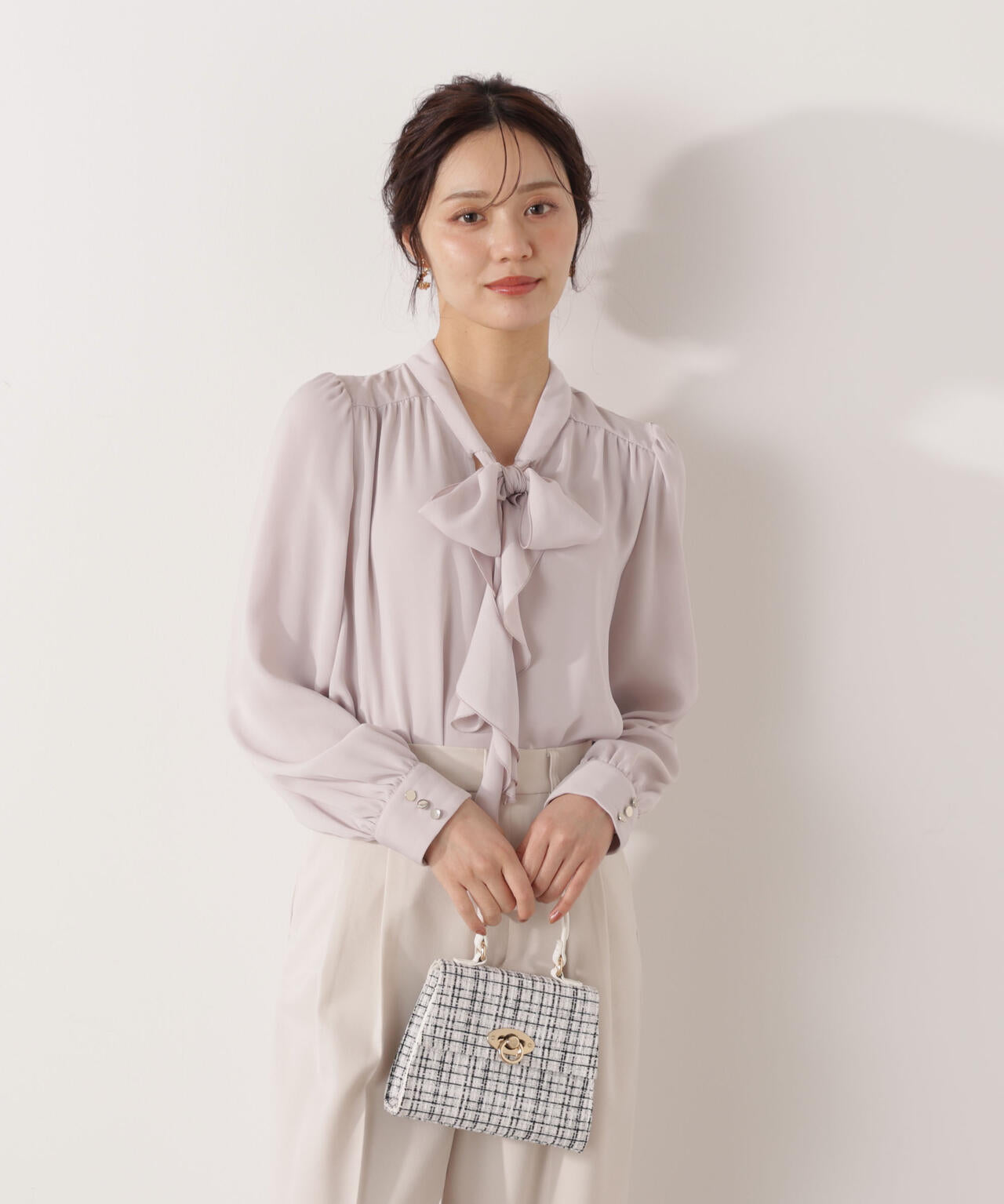 ＜ウォッシャブル＞ラッフルリボンブラウス