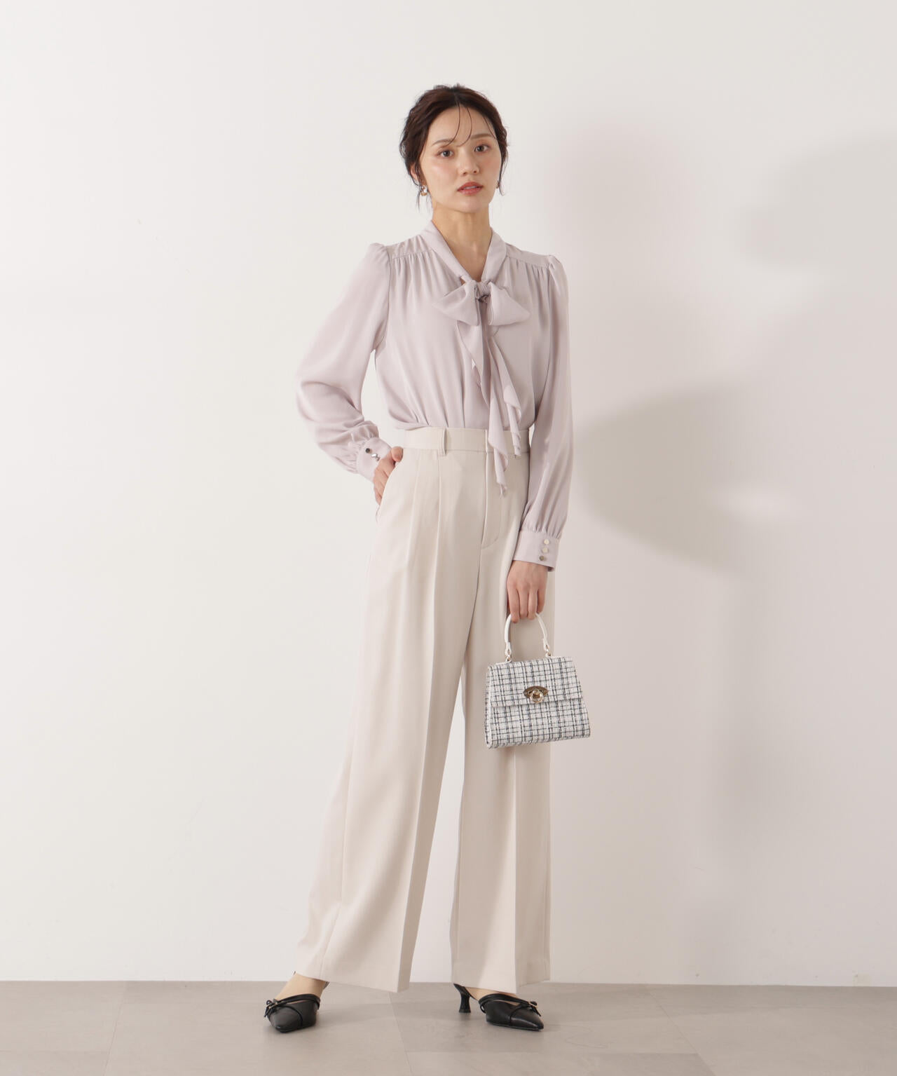 ＜ウォッシャブル＞ラッフルリボンブラウス