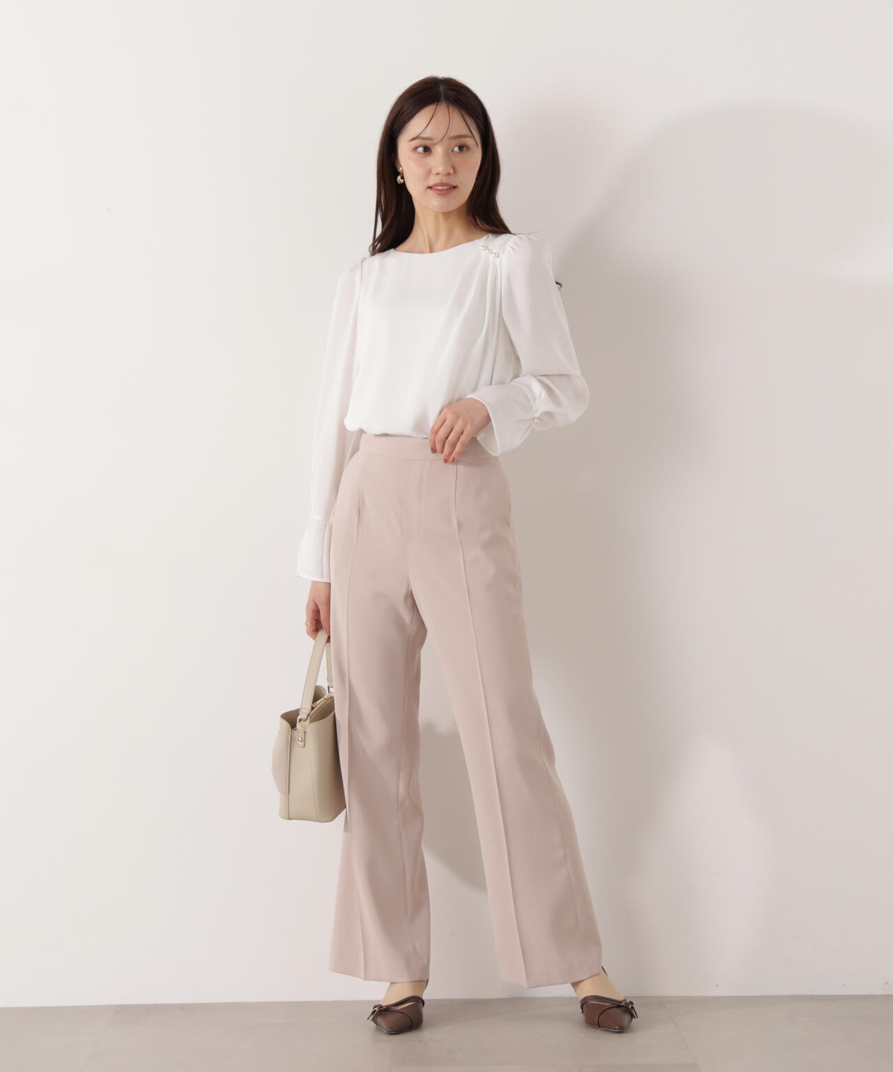 パール付きニュアンスネックブラウス | PROPORTION BODY DRESSING