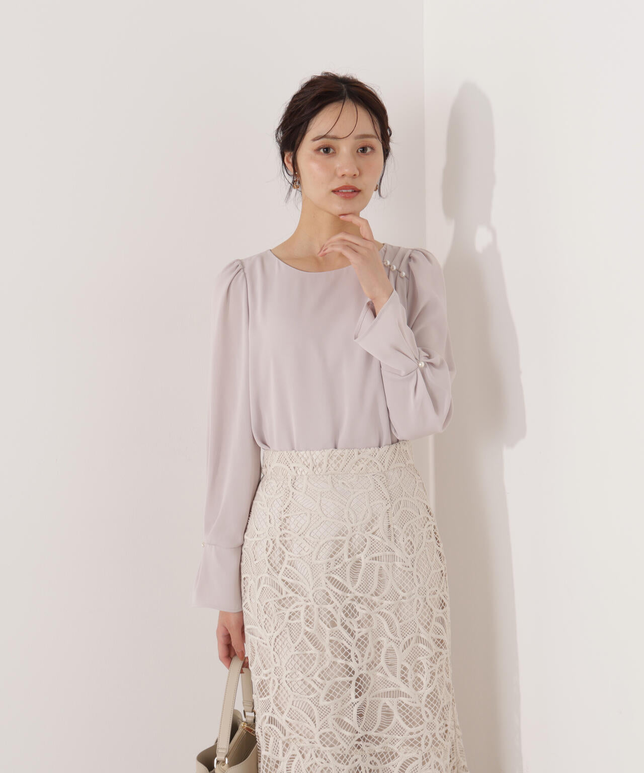 パール付きニュアンスネックブラウス | PROPORTION BODY DRESSING