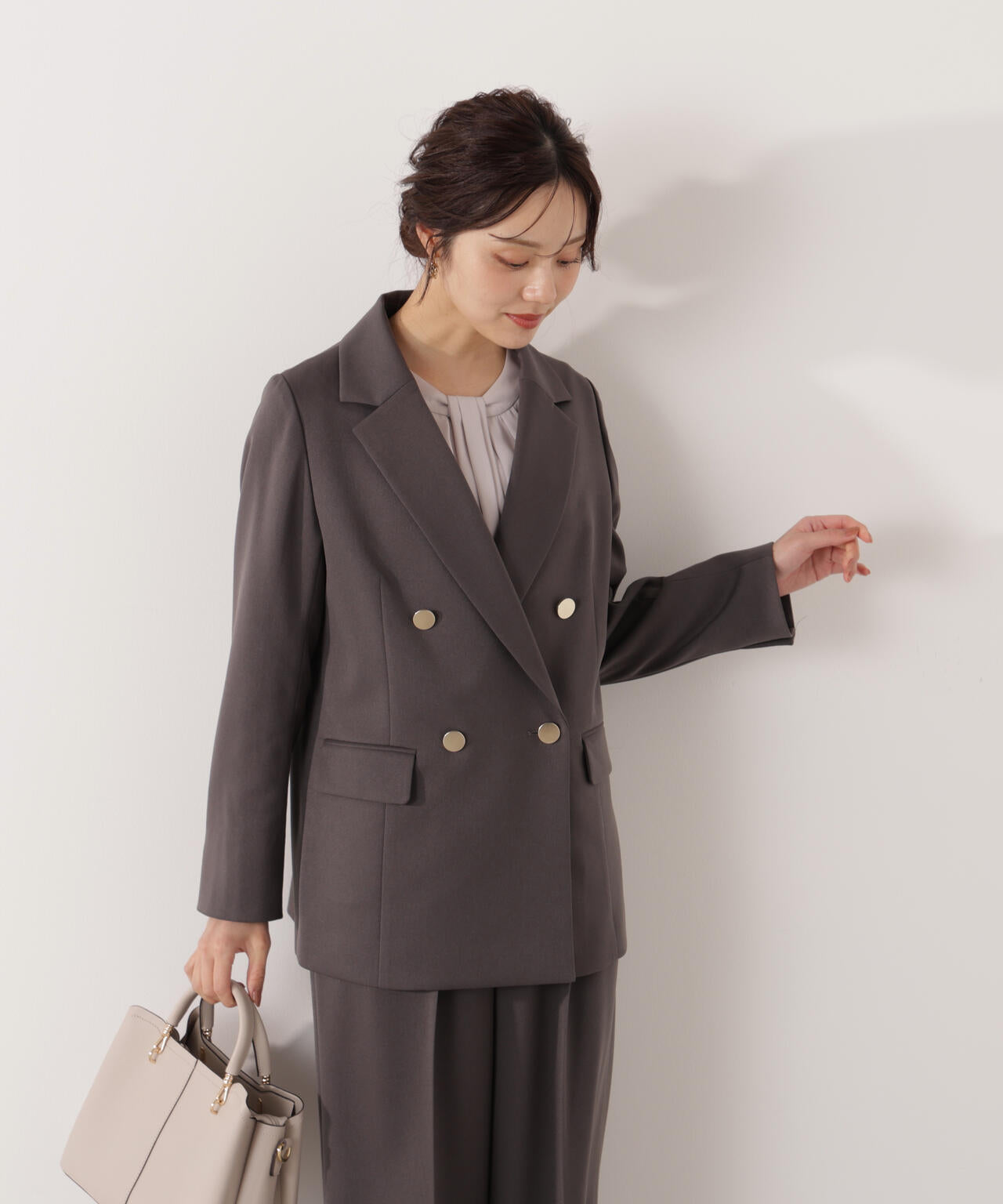 パール付きベーシックブラウス