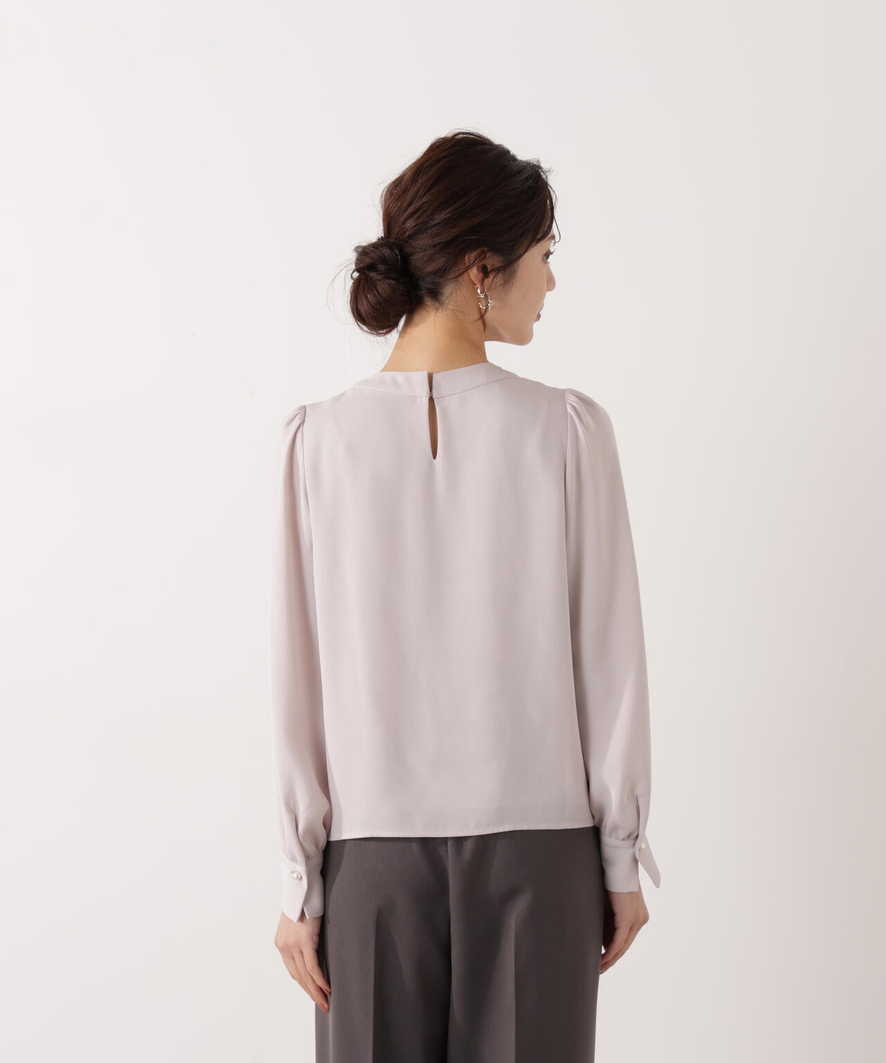 パール付きベーシックブラウス