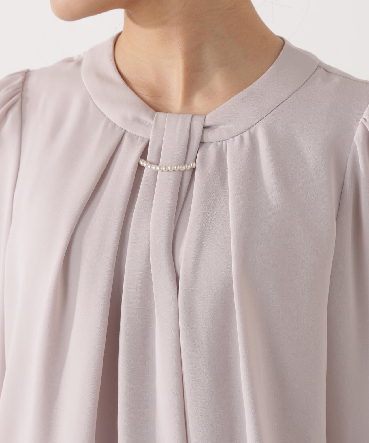 パール付きベーシックブラウス