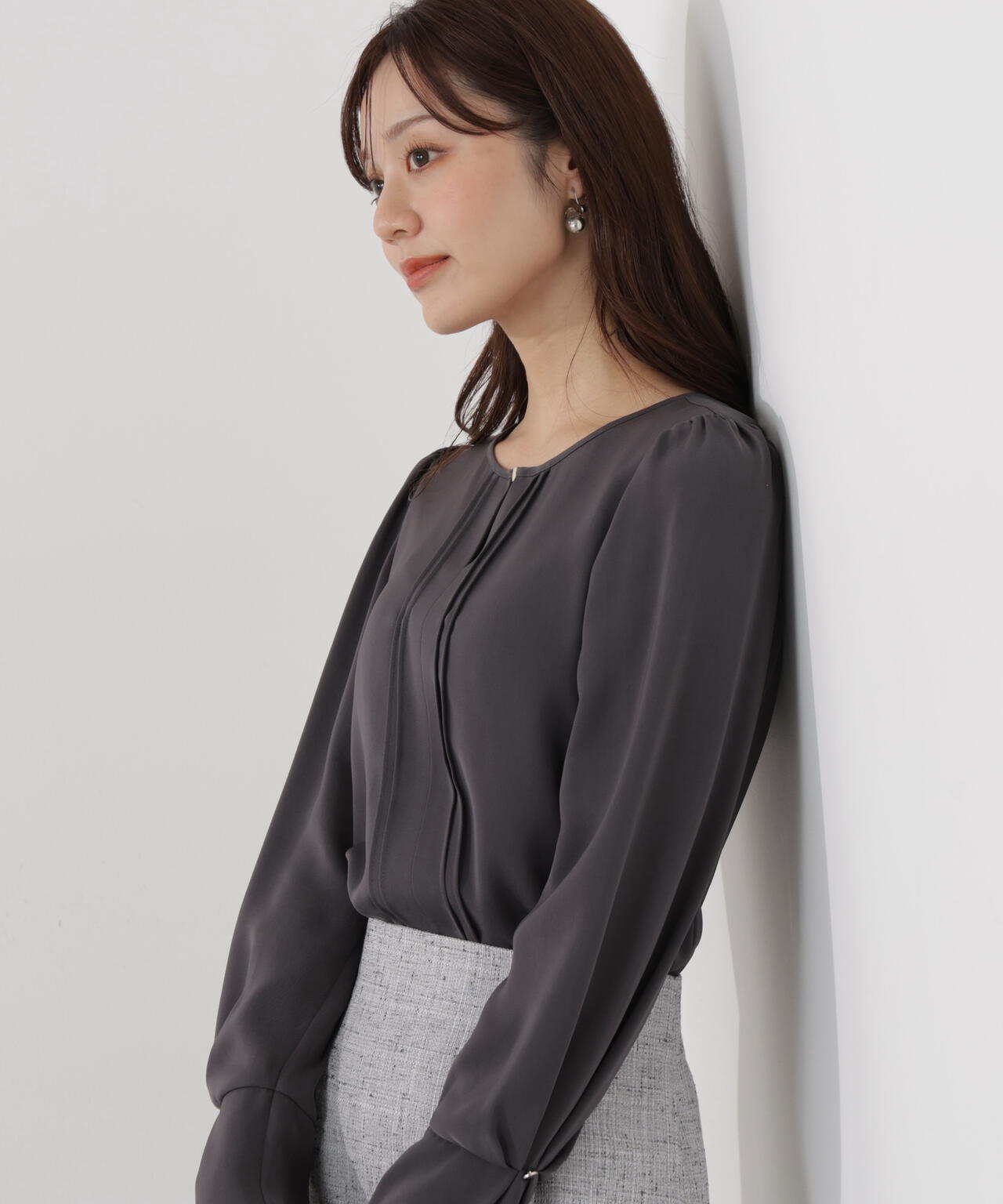 ピンタックブラウス