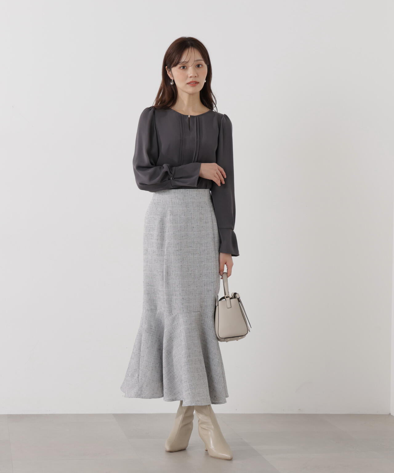 ピンタックブラウス