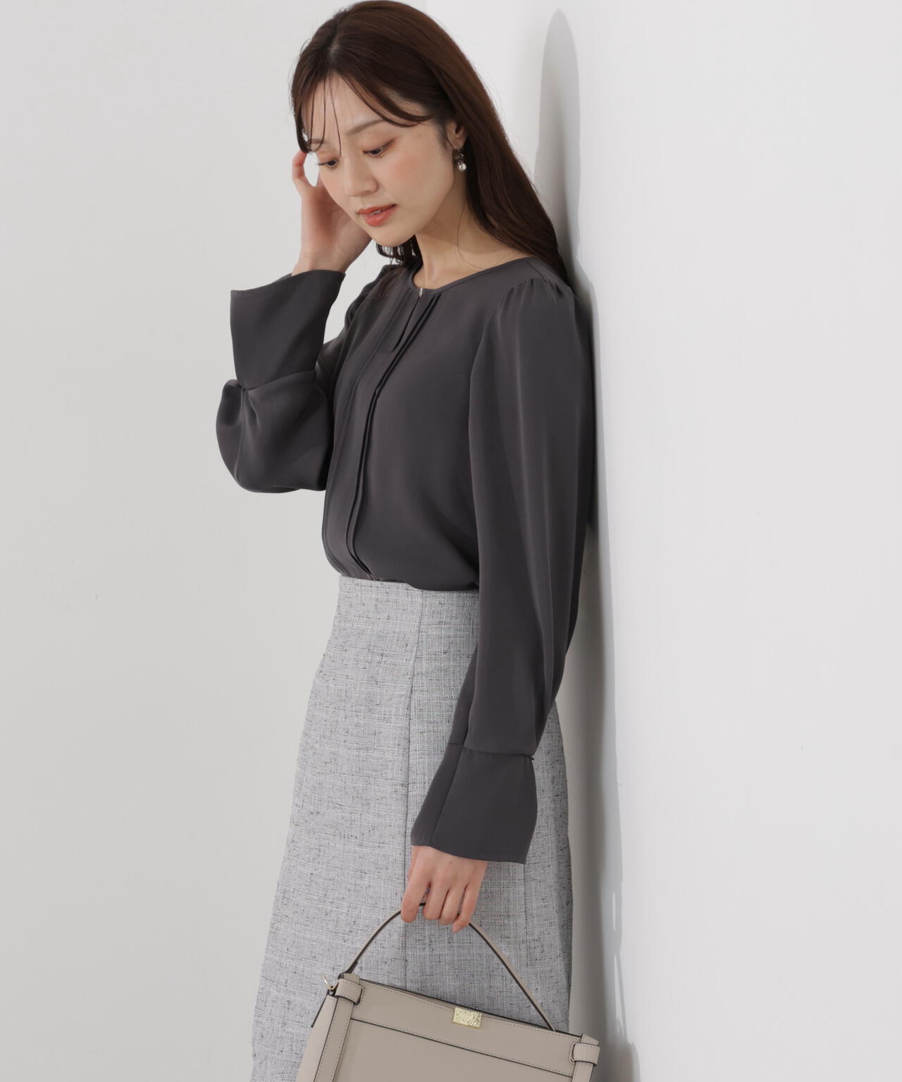 ピンタックブラウス