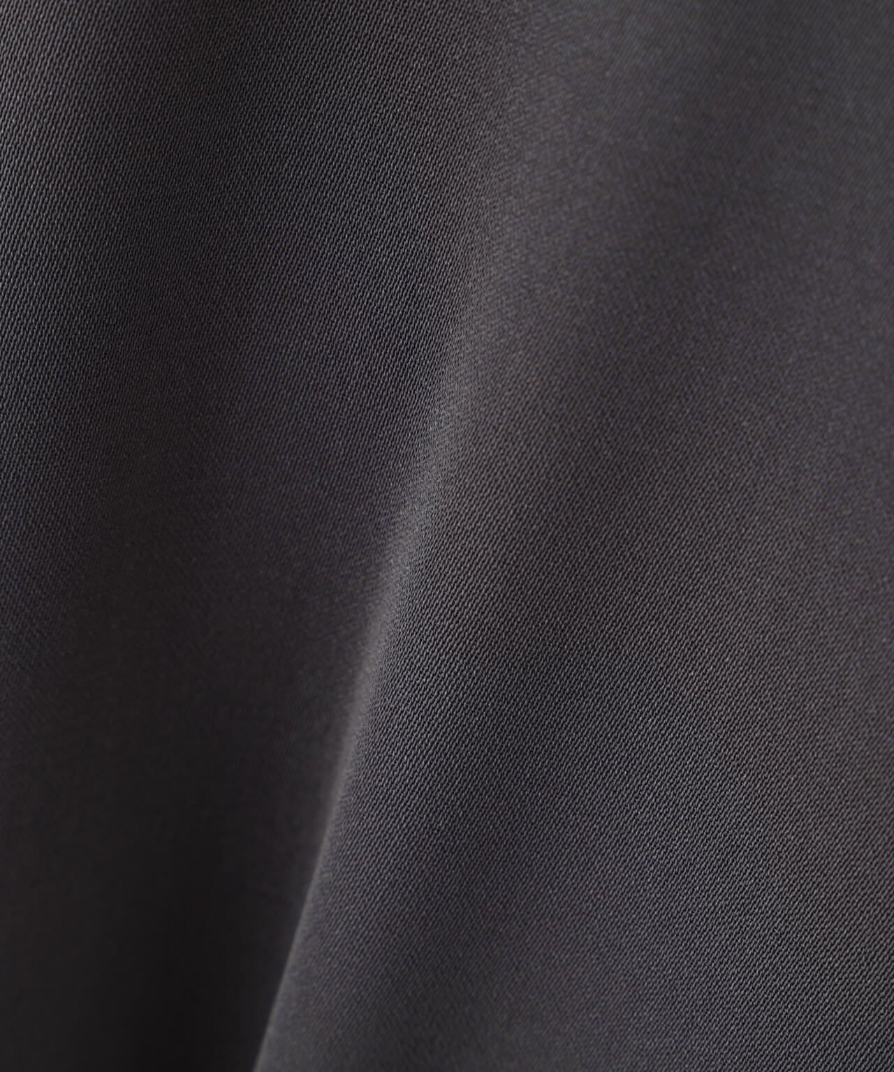 ピンタックブラウス