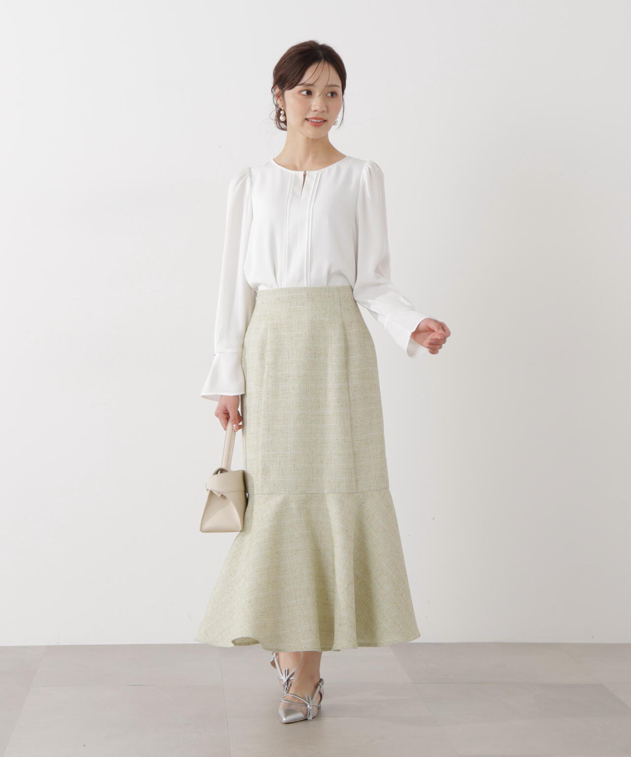 ピンタックブラウス