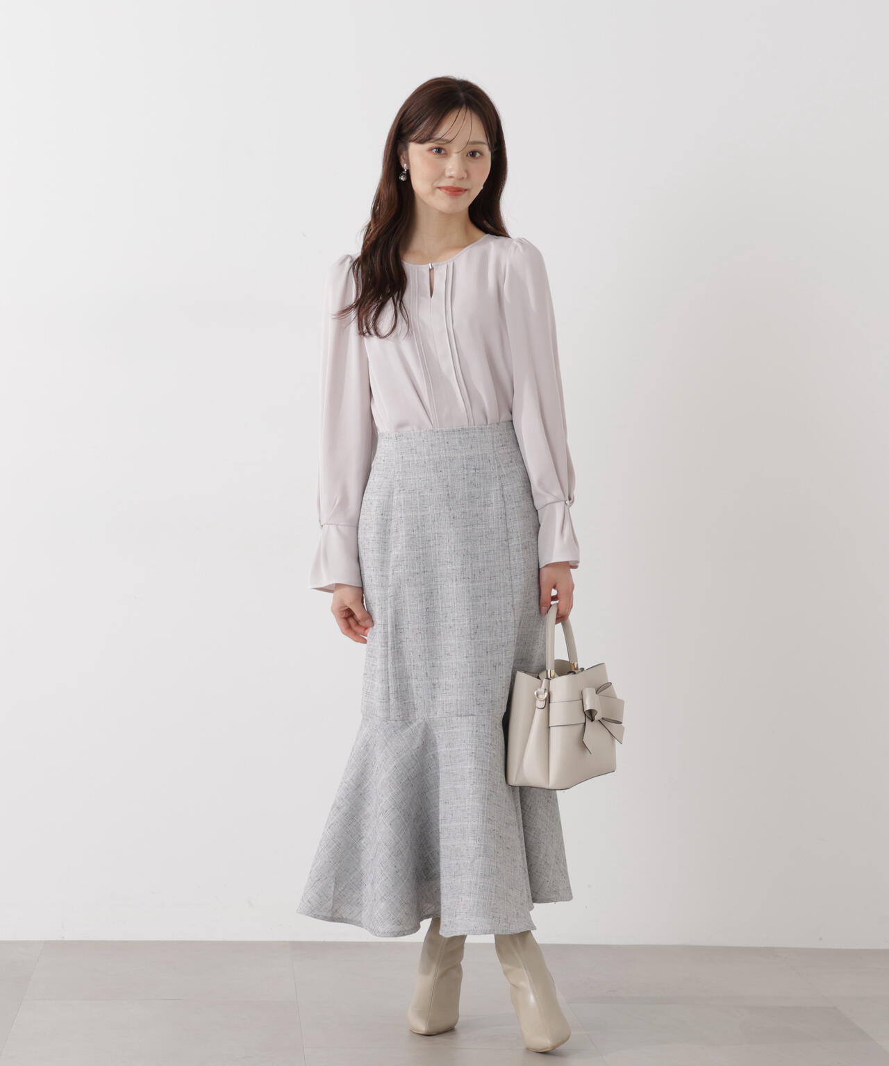 ピンタックブラウス