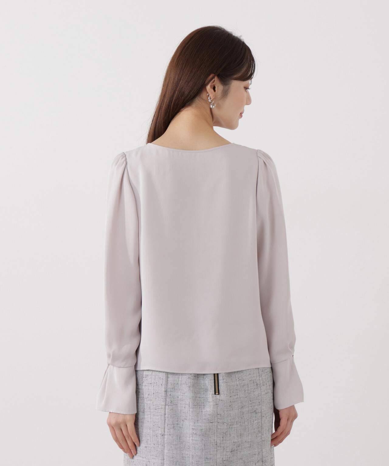 ピンタックブラウス