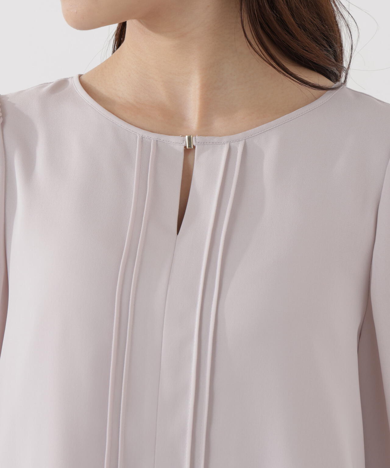 ピンタックブラウス