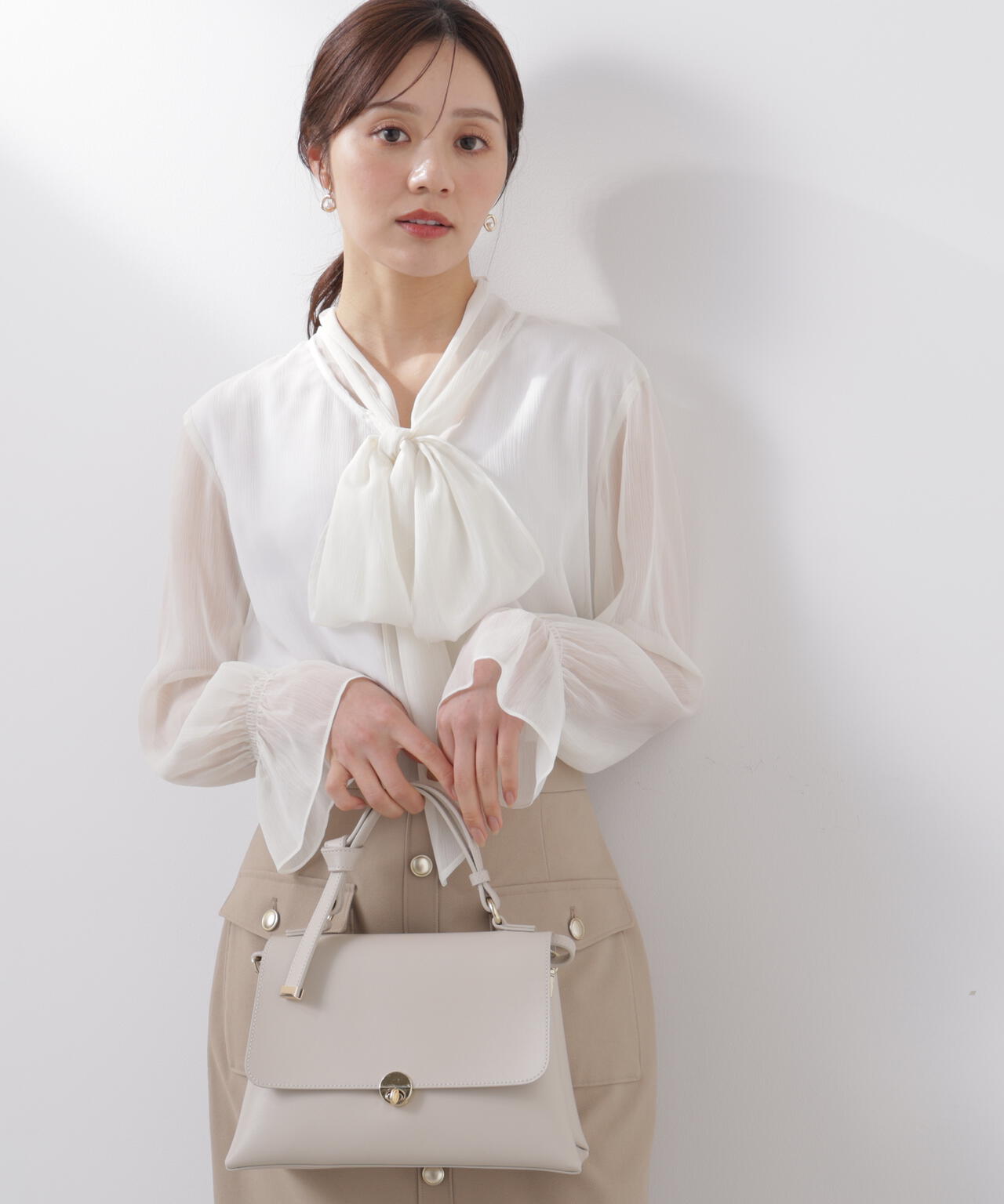 ビッグリボンブラウス