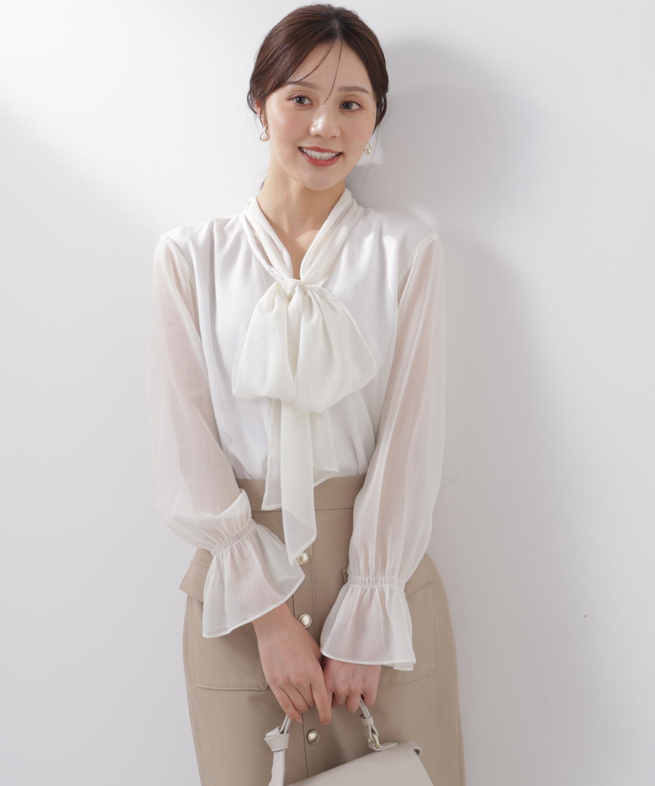ビッグリボンブラウス