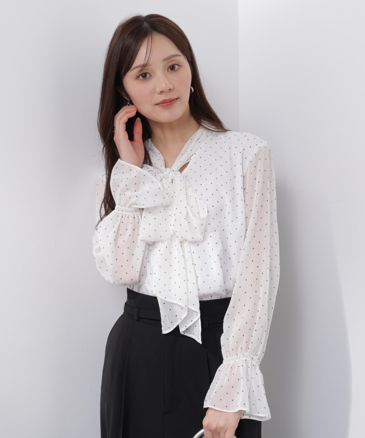 ビッグリボンブラウス