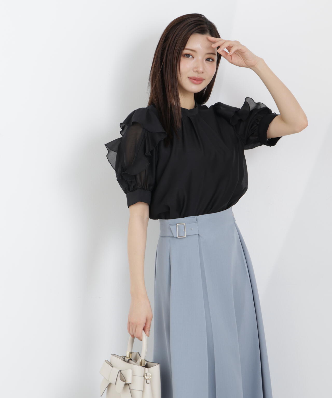 【6/5～6/7 オンライン限定2buy10%OFF対象】＜ウォッシャブル＞フリルスリーブタックブラウス