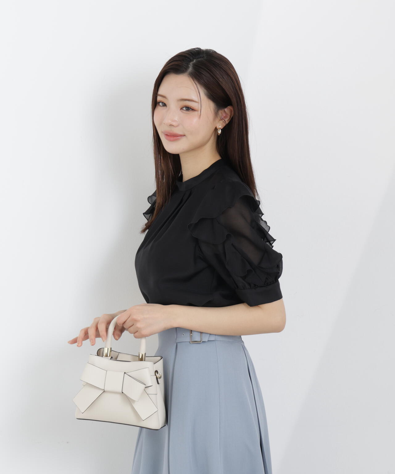 【6/5～6/7 オンライン限定2buy10%OFF対象】＜ウォッシャブル＞フリルスリーブタックブラウス