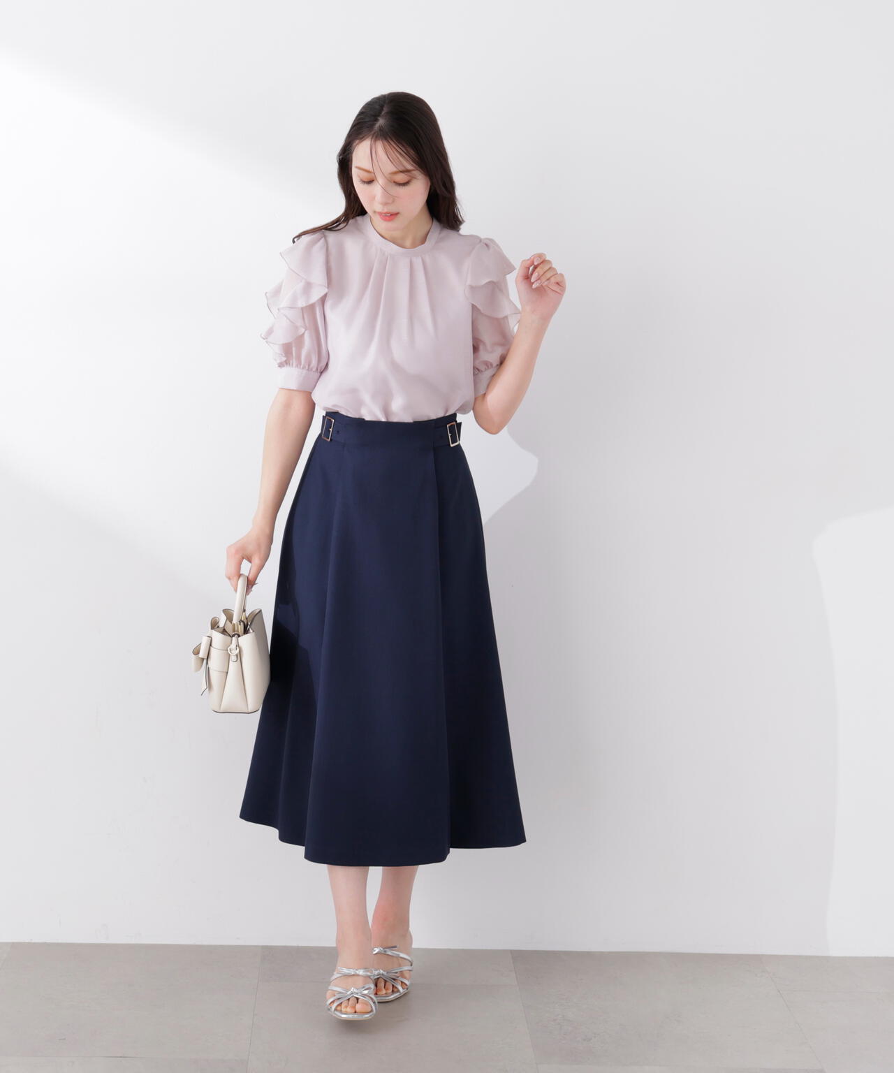 【6/5～6/7 オンライン限定2buy10%OFF対象】＜ウォッシャブル＞フリルスリーブタックブラウス
