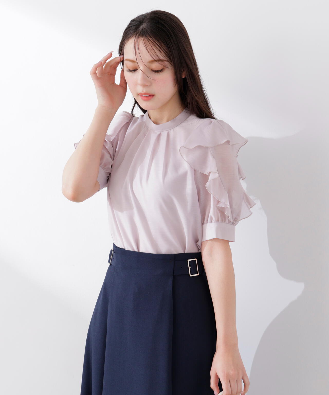 【6/5～6/7 オンライン限定2buy10%OFF対象】＜ウォッシャブル＞フリルスリーブタックブラウス