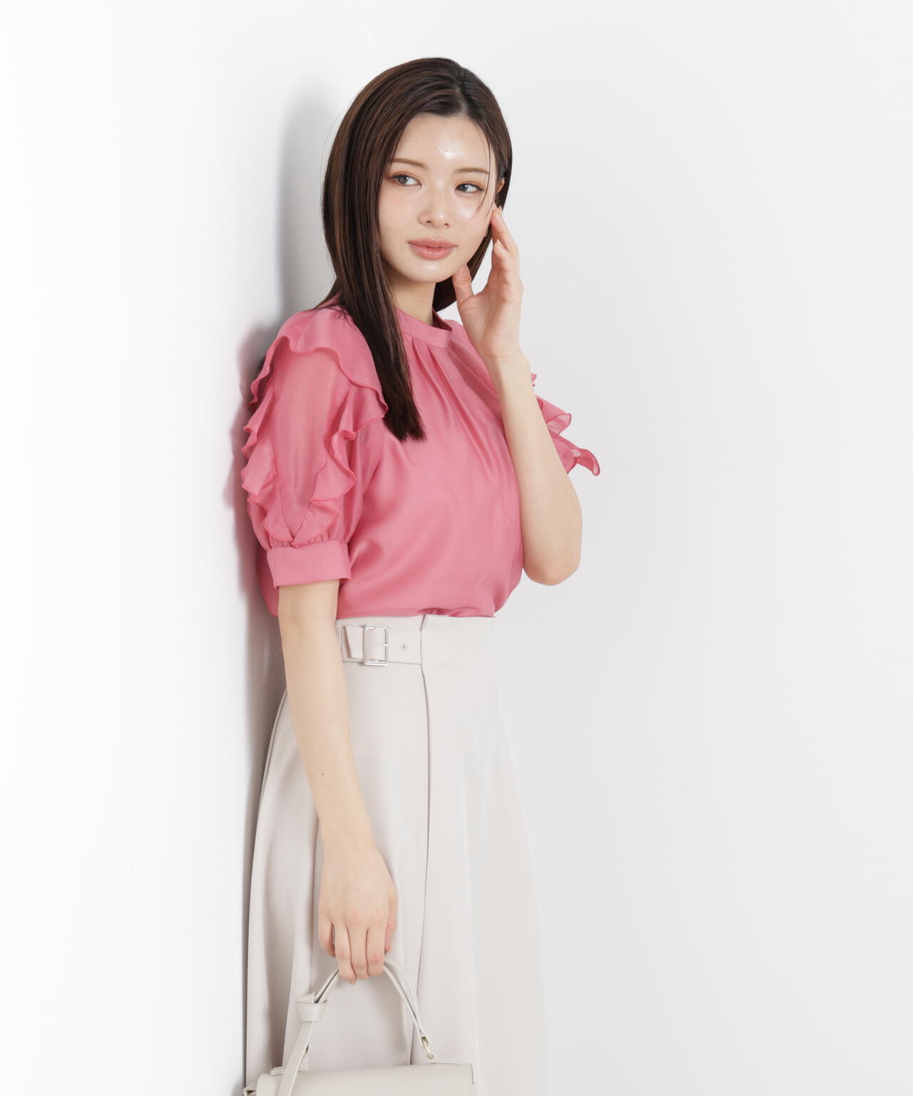 【6/5～6/7 オンライン限定2buy10%OFF対象】＜ウォッシャブル＞フリルスリーブタックブラウス