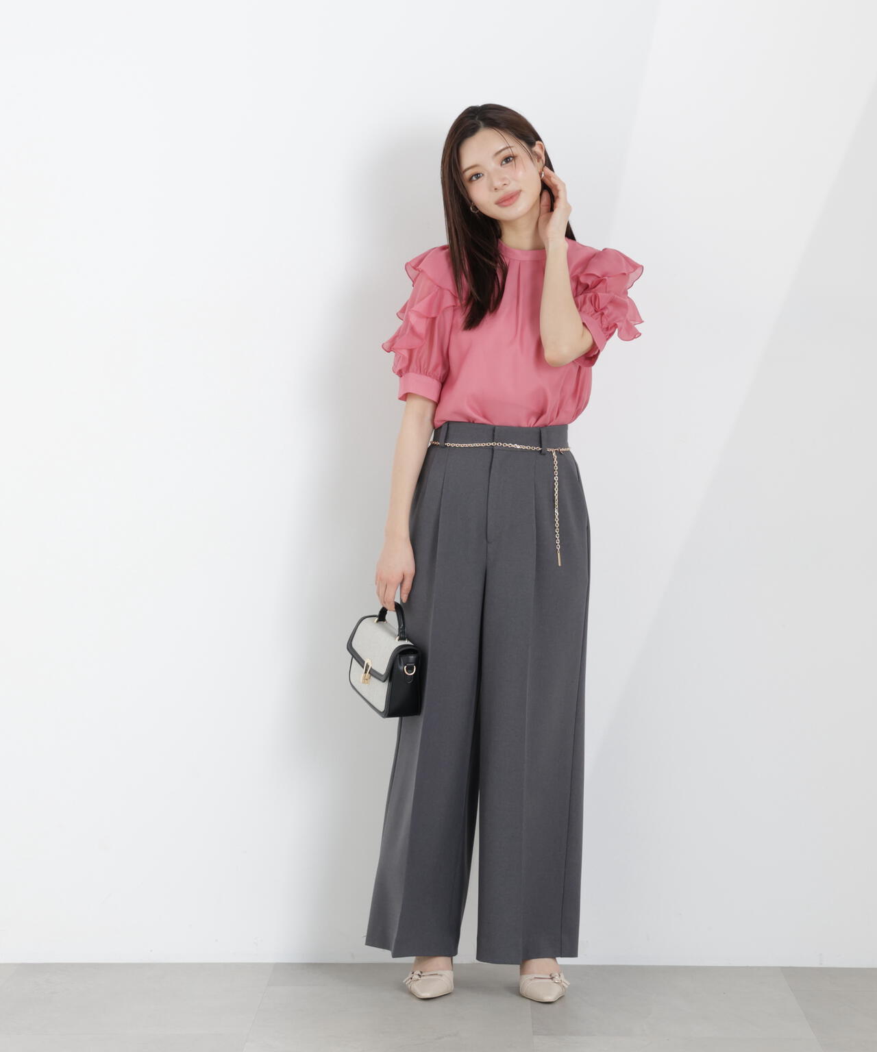 【6/5～6/7 オンライン限定2buy10%OFF対象】＜ウォッシャブル＞フリルスリーブタックブラウス