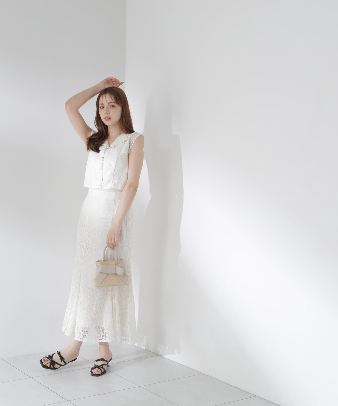 加藤栞さん着用＞衿付きレースブラウス | PROPORTION BODY DRESSING