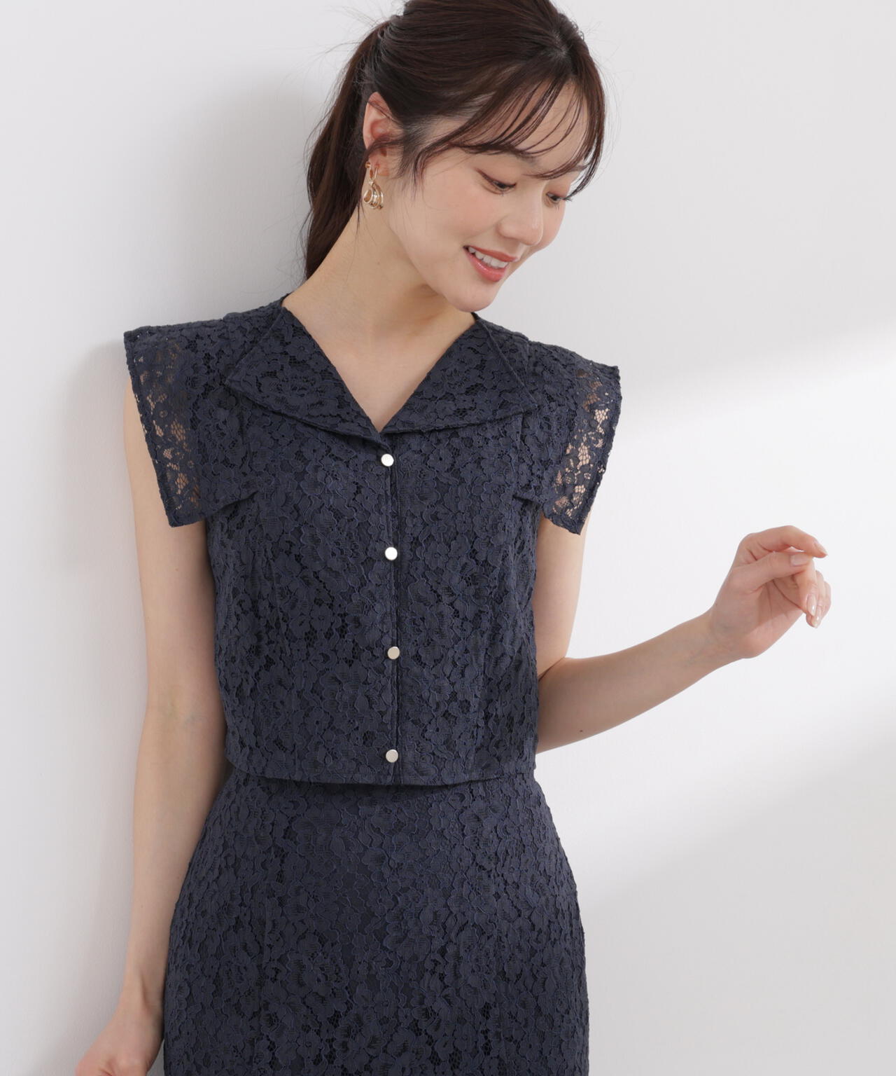 【6/5～6/7 オンライン限定2buy10%OFF対象】＜加藤栞さん着用＞衿付きレースブラウス