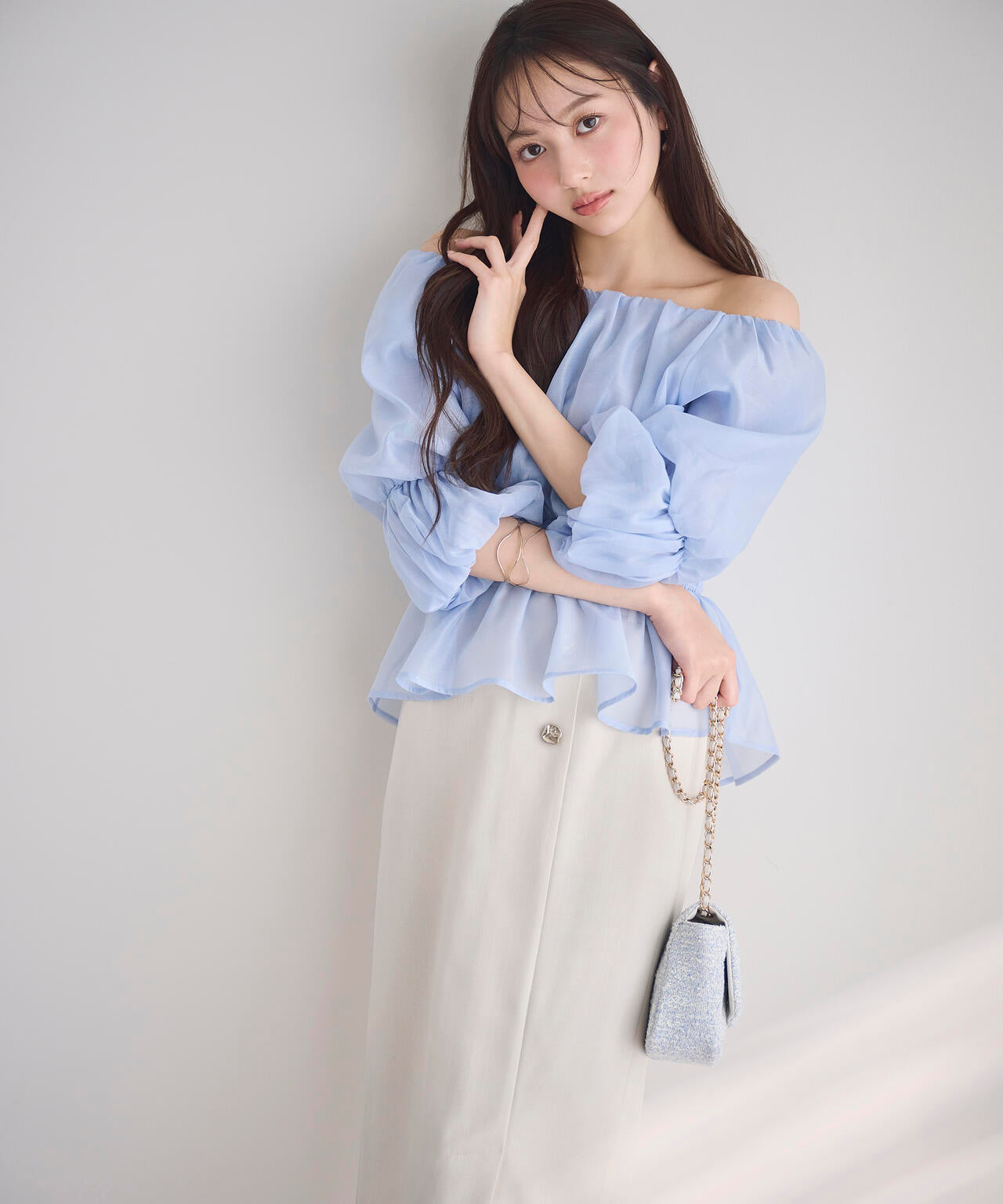 加藤栞さん着用＞2wayオフショルフィッシュテールブラウス