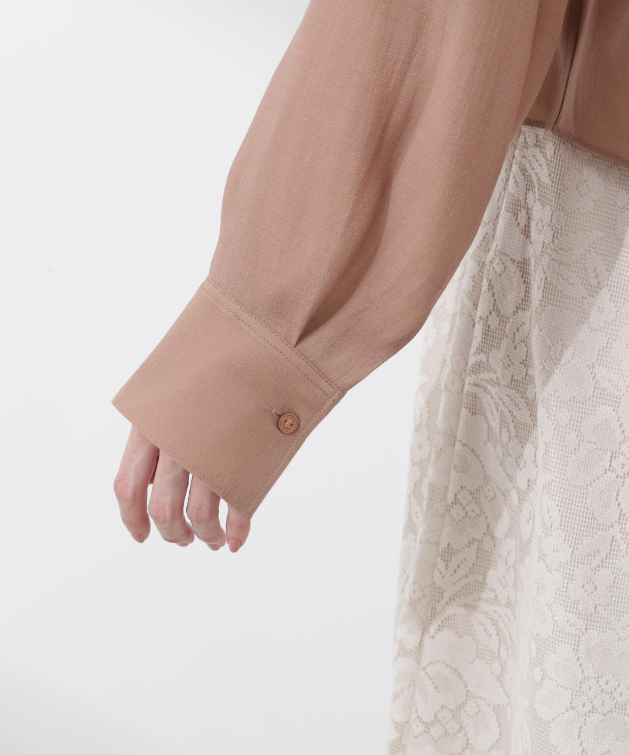 【6/5～6/7 オンライン限定2buy10%OFF対象】＜青島心さん着用＞短丈シアーシャツ
