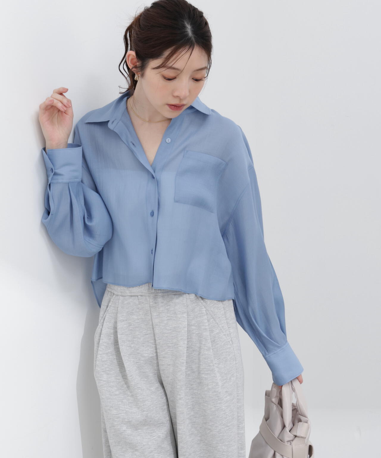 【6/5～6/7 オンライン限定2buy10%OFF対象】＜青島心さん着用＞短丈シアーシャツ