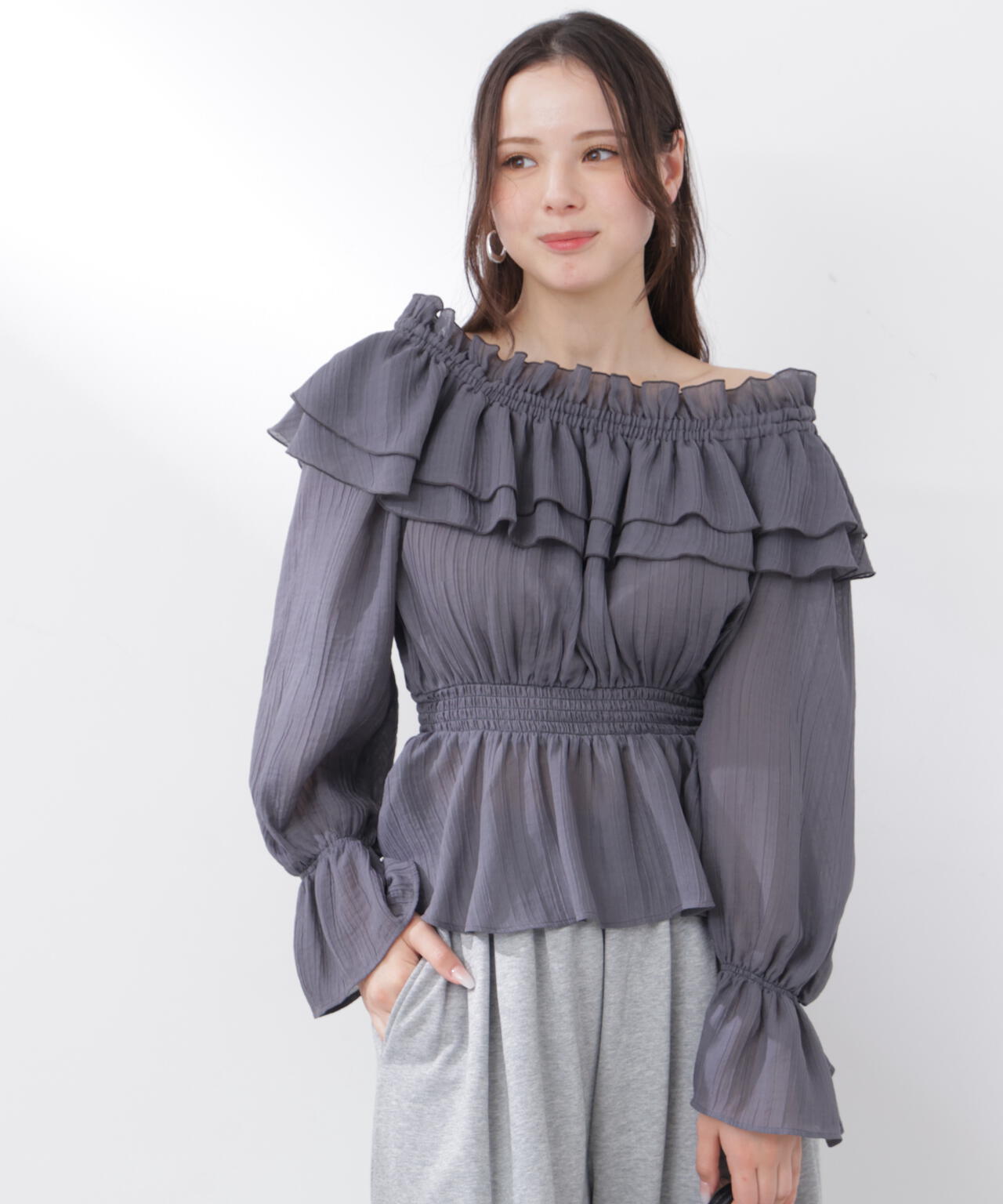 ＜ウォッシャブル＞《EDIT COLOGNE》オフショルシアーシャーリングブラウス【WEB・一部店舗限定】