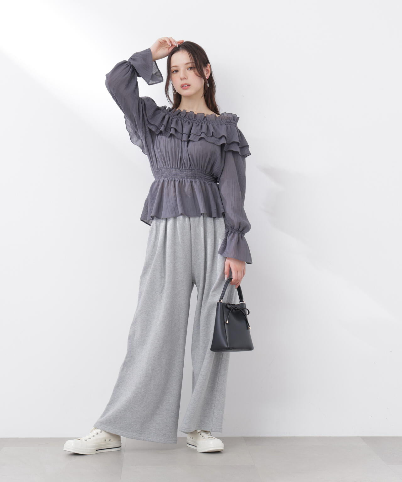 ＜ウォッシャブル＞《EDIT COLOGNE》オフショルシアーシャーリングブラウス【WEB・一部店舗限定】