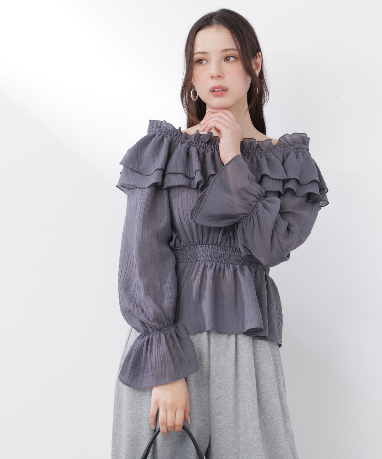 ＜ウォッシャブル＞《EDIT COLOGNE》オフショルシアーシャーリングブラウス【WEB・一部店舗限定】