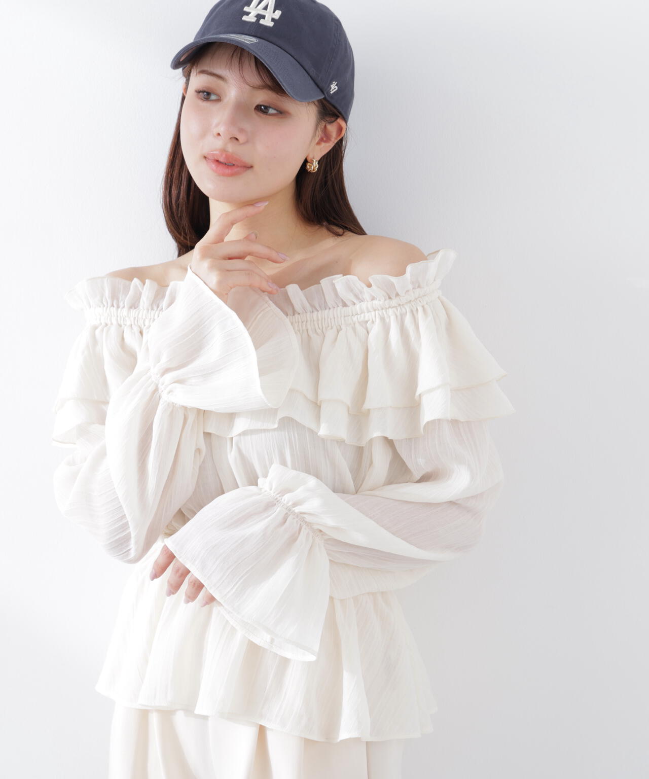 ＜ウォッシャブル＞《EDIT COLOGNE》オフショルシアーシャーリングブラウス【WEB・一部店舗限定】