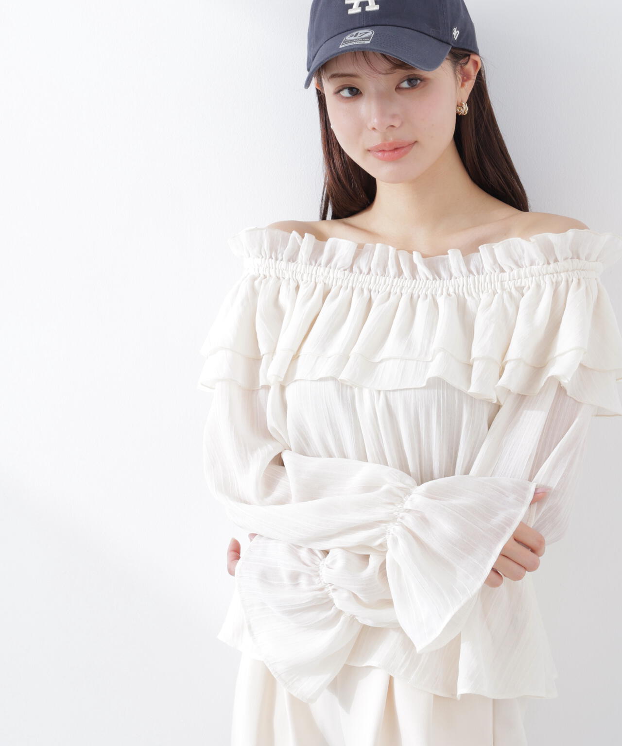 ＜ウォッシャブル＞《EDIT COLOGNE》オフショルシアーシャーリングブラウス【WEB・一部店舗限定】