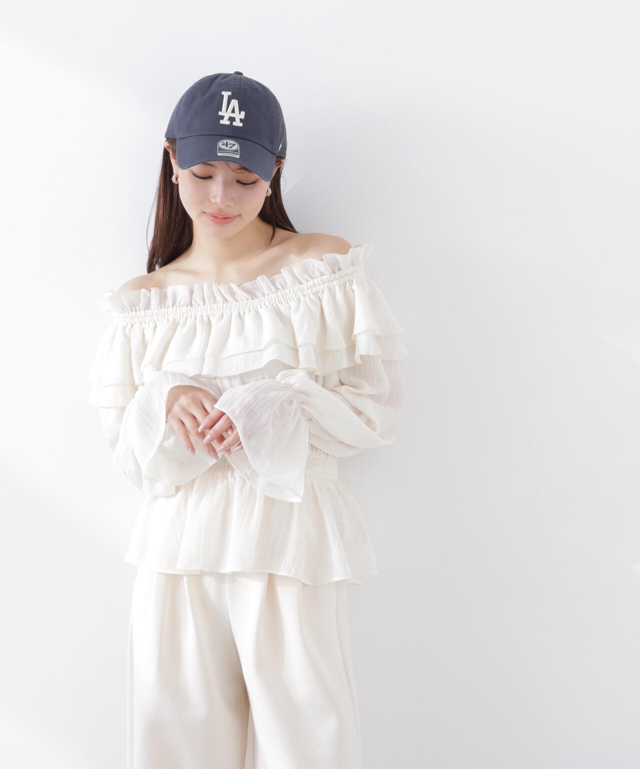 ＜ウォッシャブル＞《EDIT COLOGNE》オフショルシアーシャーリングブラウス【WEB・一部店舗限定】