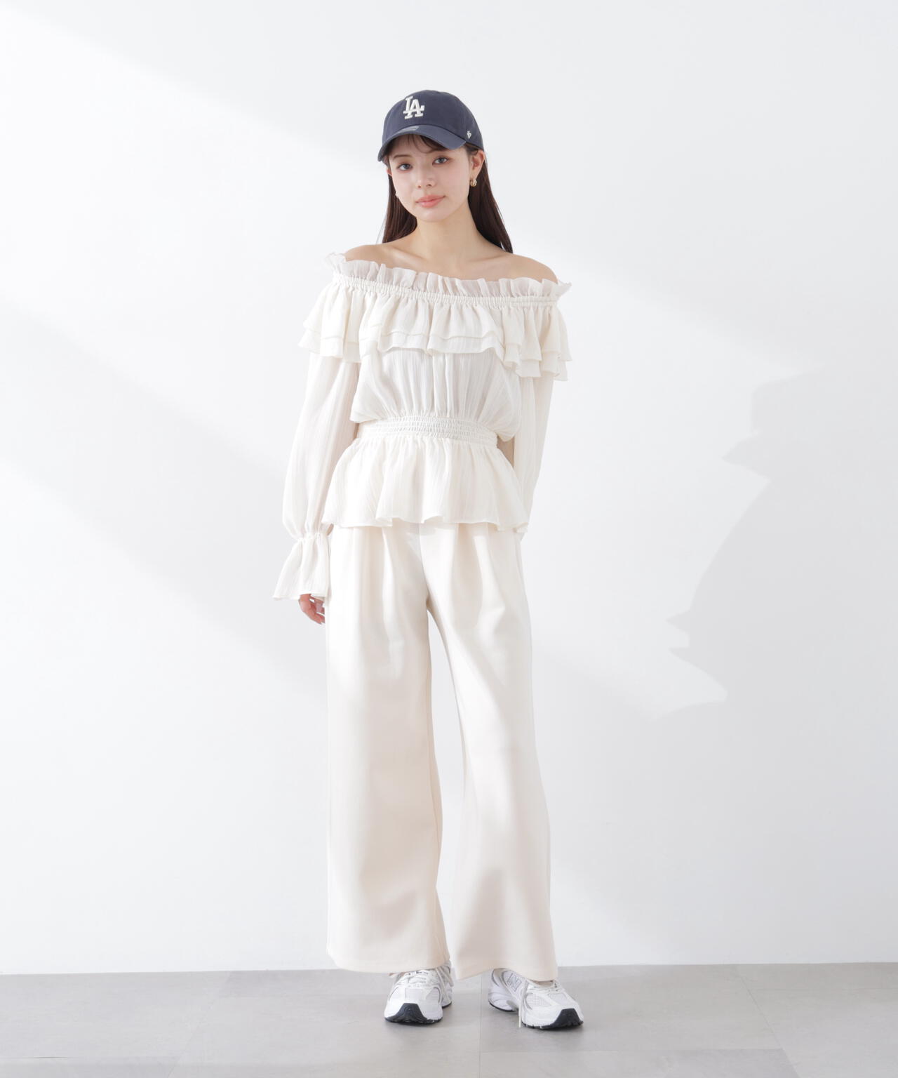 ＜ウォッシャブル＞《EDIT COLOGNE》オフショルシアーシャーリングブラウス【WEB・一部店舗限定】