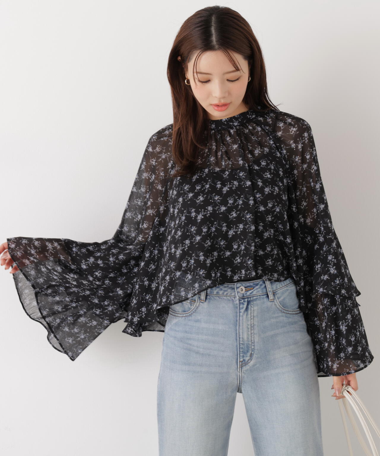 ＜ウォッシャブル＞〈a/mie〉ジョーゼットボリュームブラウス