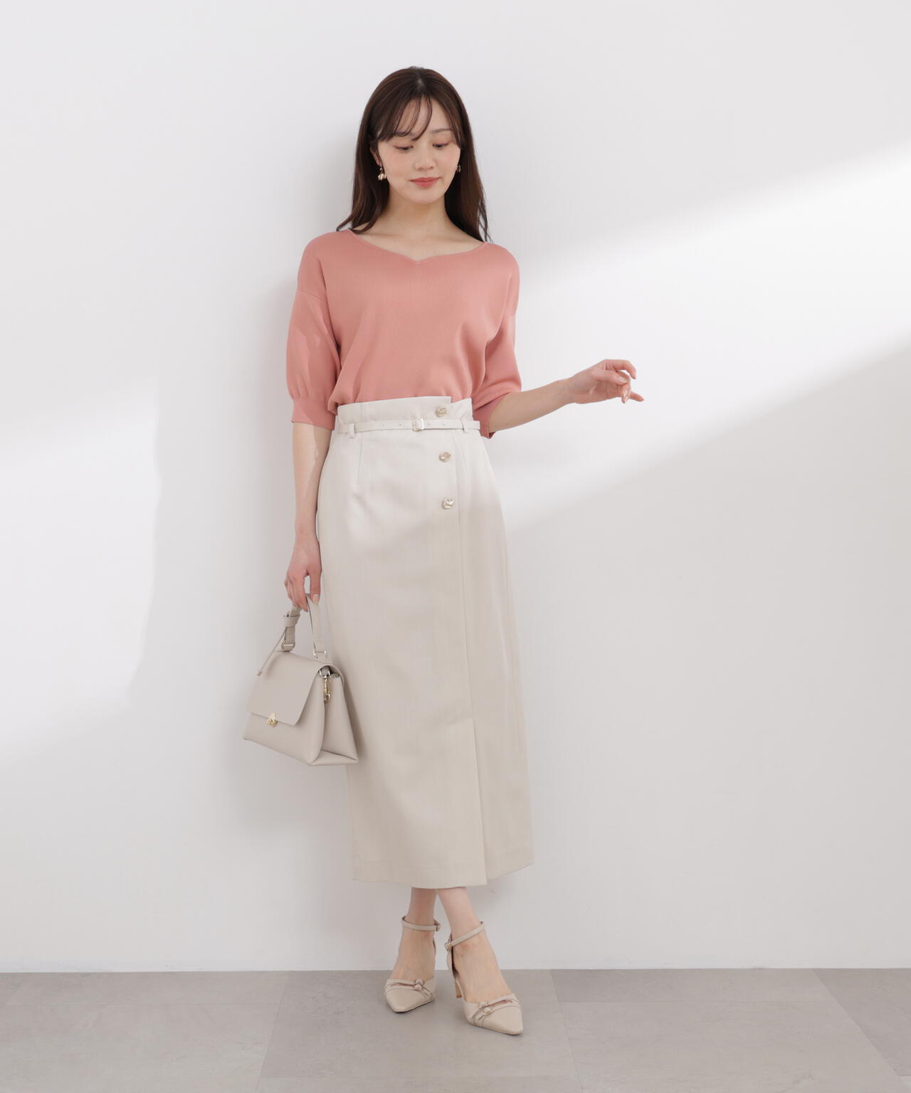 加藤栞さん着用＞フロントデザインIラインスカート | PROPORTION BODY