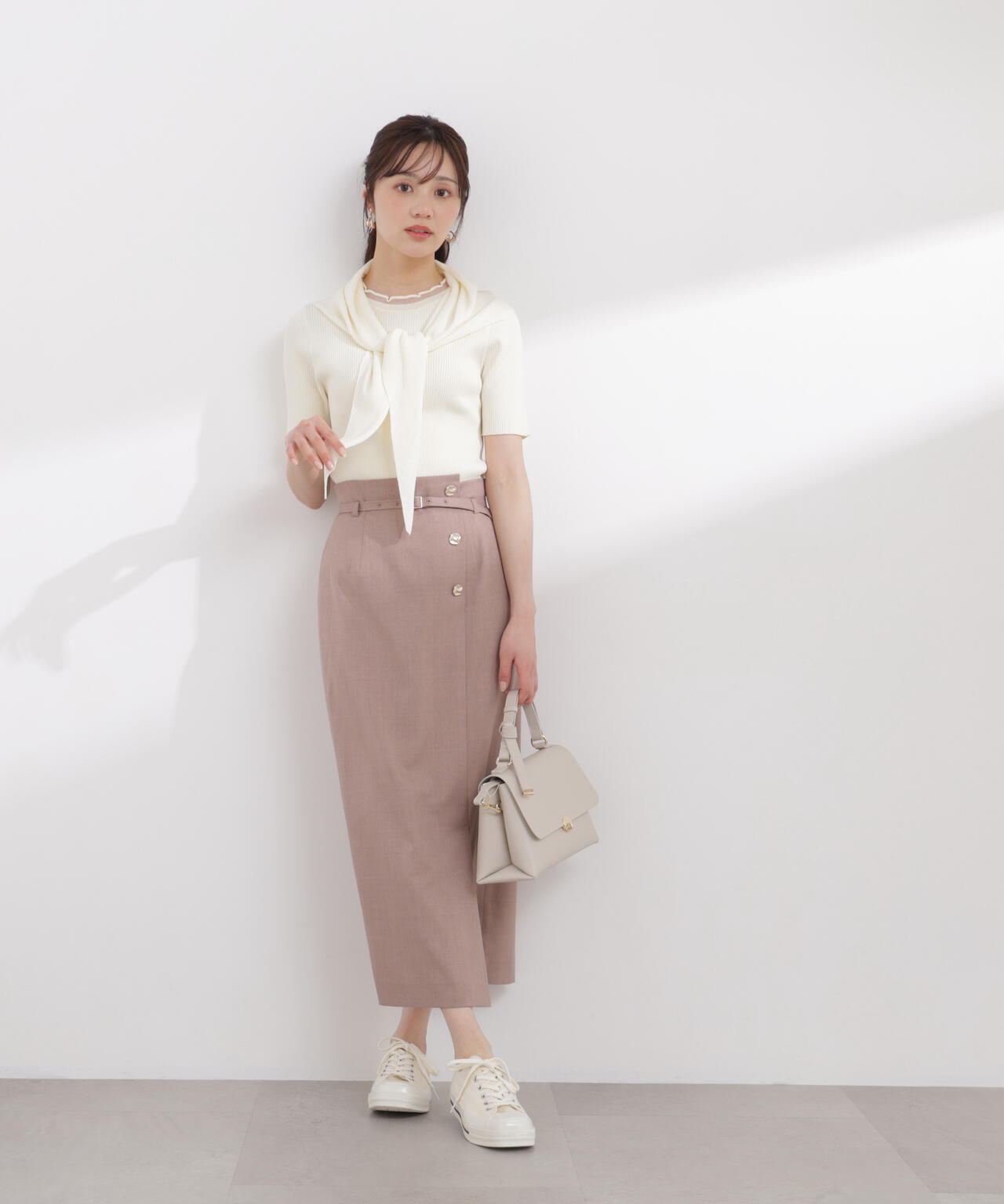 加藤栞さん着用＞フロントデザインIラインスカート | PROPORTION BODY
