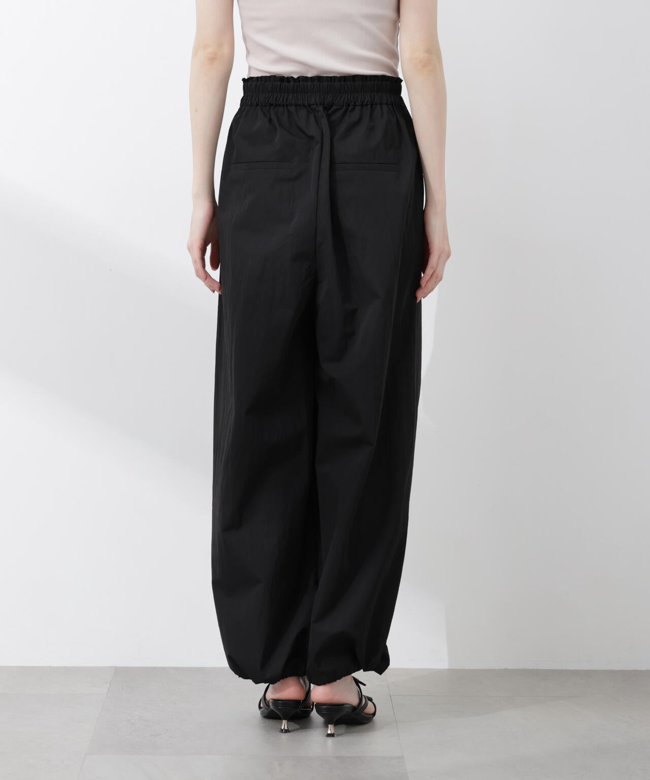 a/mie〉ナイロンタックパンツ | PROPORTION BODY DRESSING