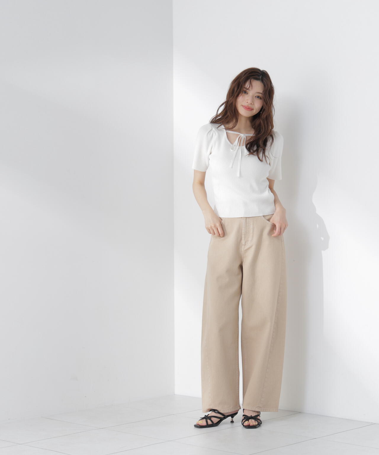 【6/5～6/7 オンライン限定2buy10%OFF対象】＜青島心さん着用＞〈a/mie〉ワイドバレルパンツ【ベージュ：WEB限定】