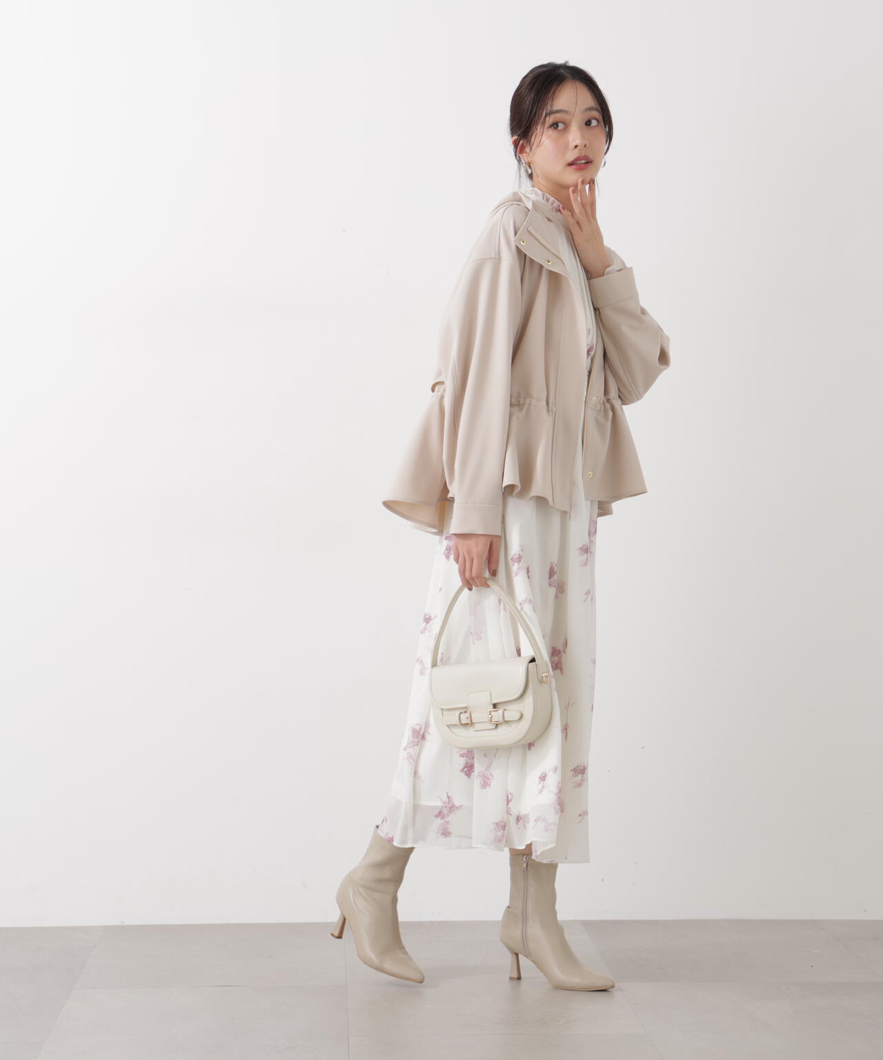 【新品】ビアズリー 花柄 プリントギャザーワンピース フリーサイズ 2024✨完売✨ビアズリー プリントギャザーワンピース 花柄 BEARDSLEY