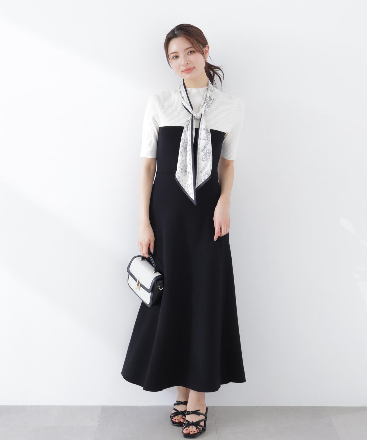 スカーフ付きニットワンピース