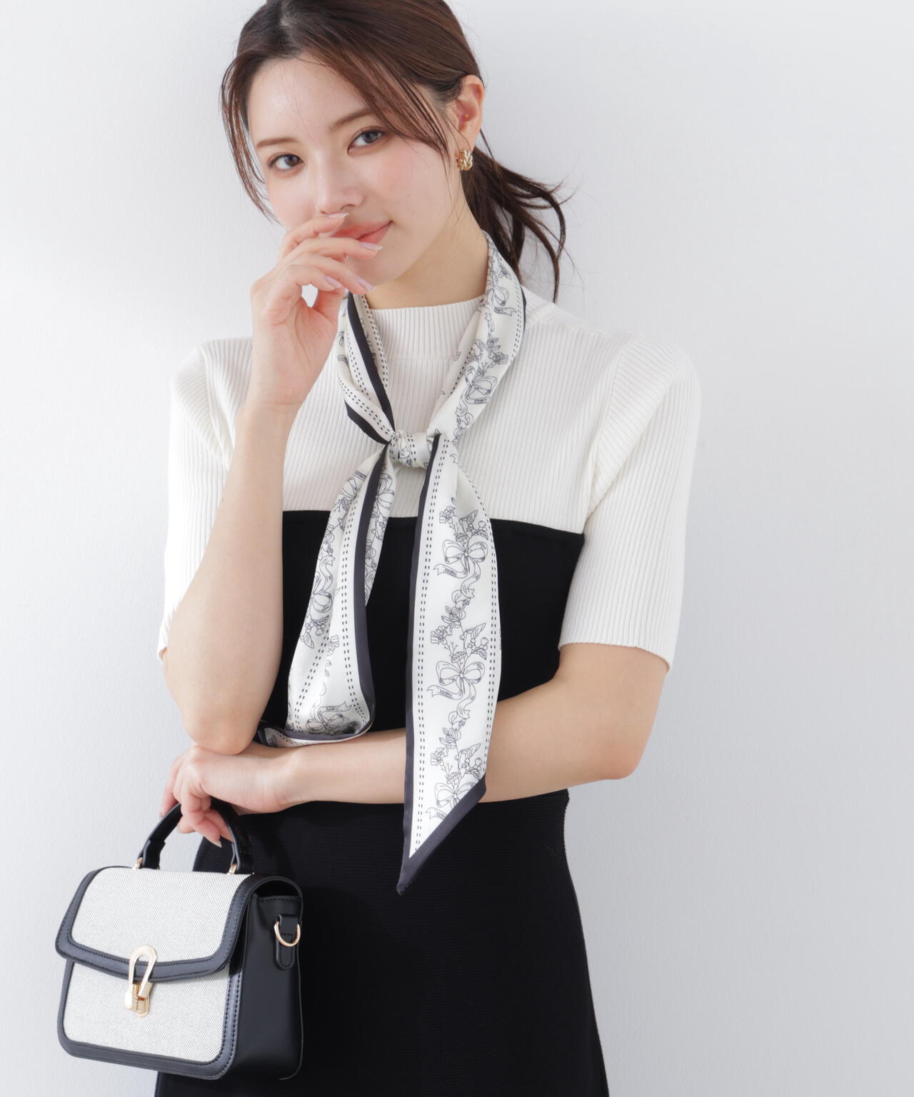 スカーフ付きニットワンピース