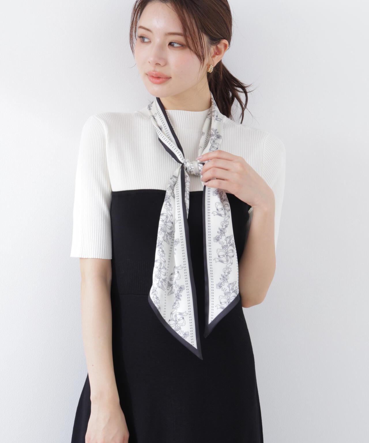 スカーフ付きニットワンピース