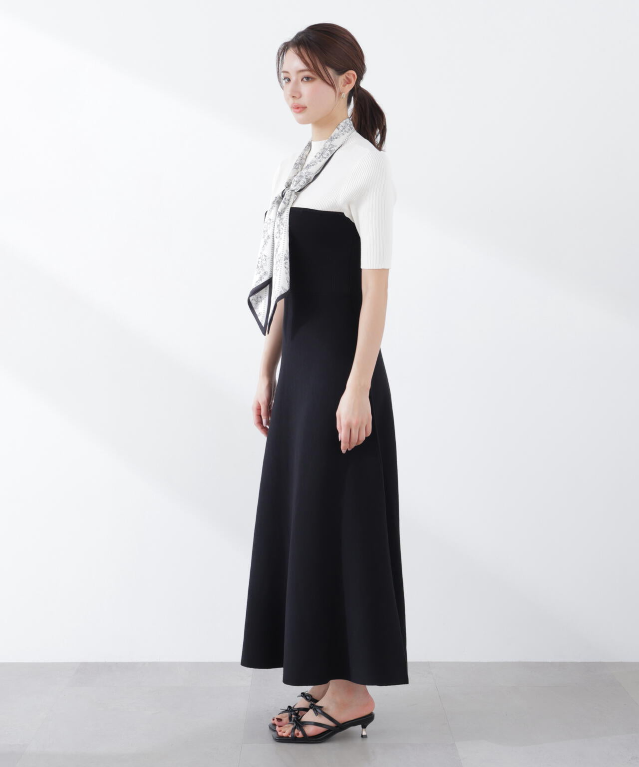 スカーフ付きニットワンピース