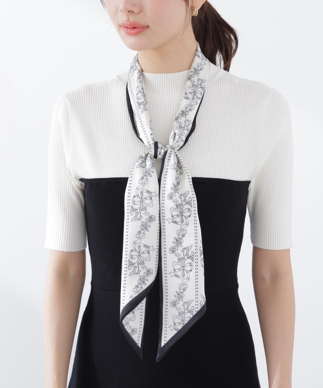 スカーフ付きニットワンピース