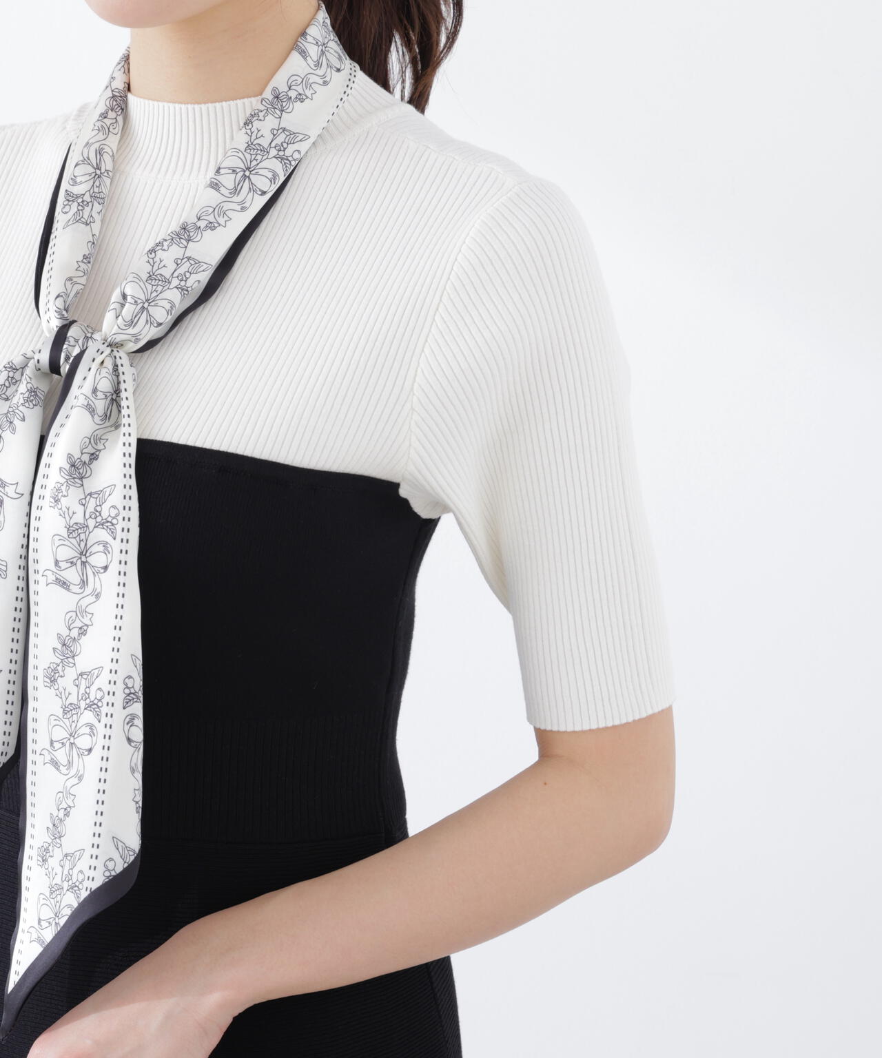 スカーフ付きニットワンピース