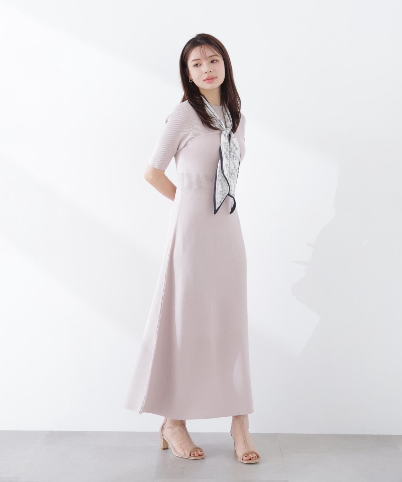 スカーフ付きニットワンピース